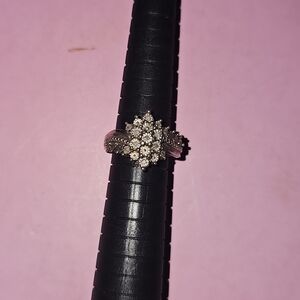 Elegant Silver Cluster Ring